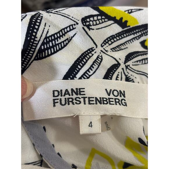 DVF white/black/green silk top, feminine, elegant, Parisian chic, artistic - Picture 5 of 6